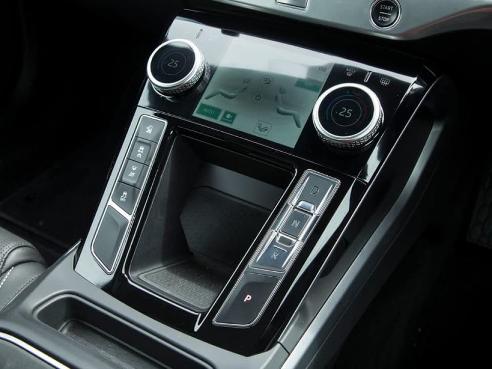 jaguar i pace centre console