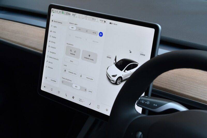 Tesla Y Touch Screen