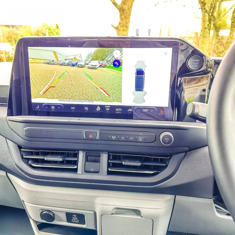 Ford Custom 280 L1 Limited Cockpit Interior Features